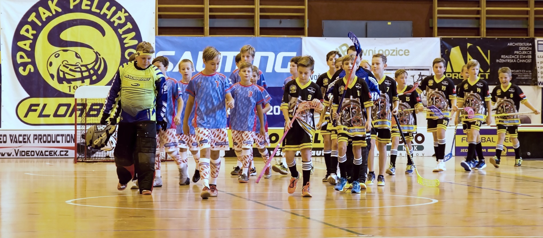 Zápas mladších žáků ve florbale
